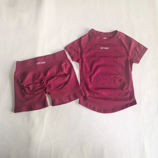 DFYNE Seamless Compression Set Dark Red Hover Image