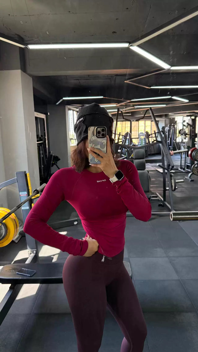 DFYNE Seamless Contour Long-Sleeve Red Hover Image
