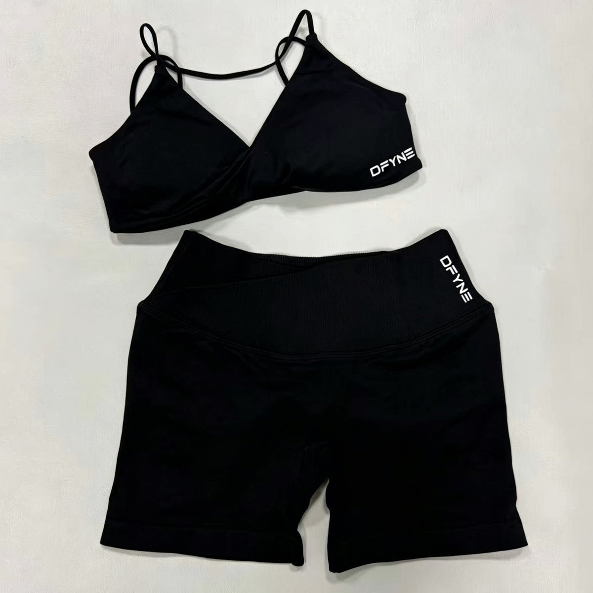 DFYNE Seamless Crossover Sports Set Black