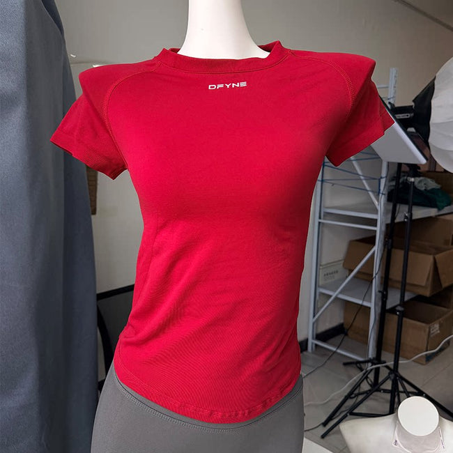 DFYNE Seamless Fitted Active Tee Red Hover Image