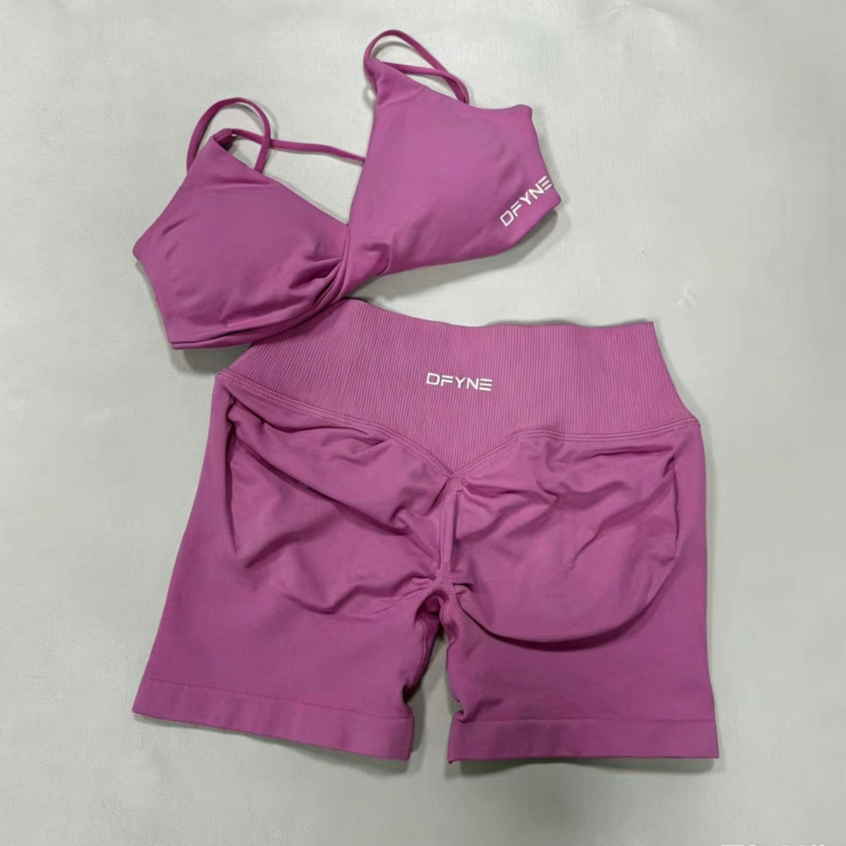 DFYNE Seamless Crossover Sports Set Pink