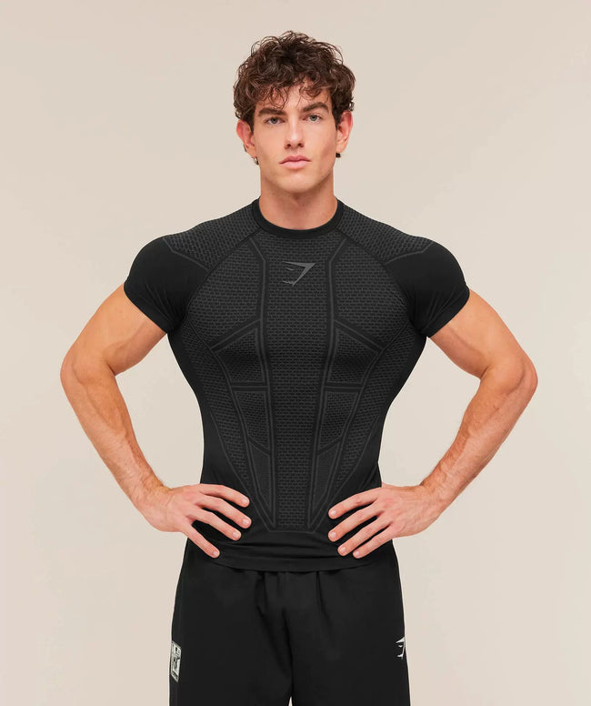 Essential Engineered Panel Seamless Training Short Sleeve – Jet Black Stealth Hover Image